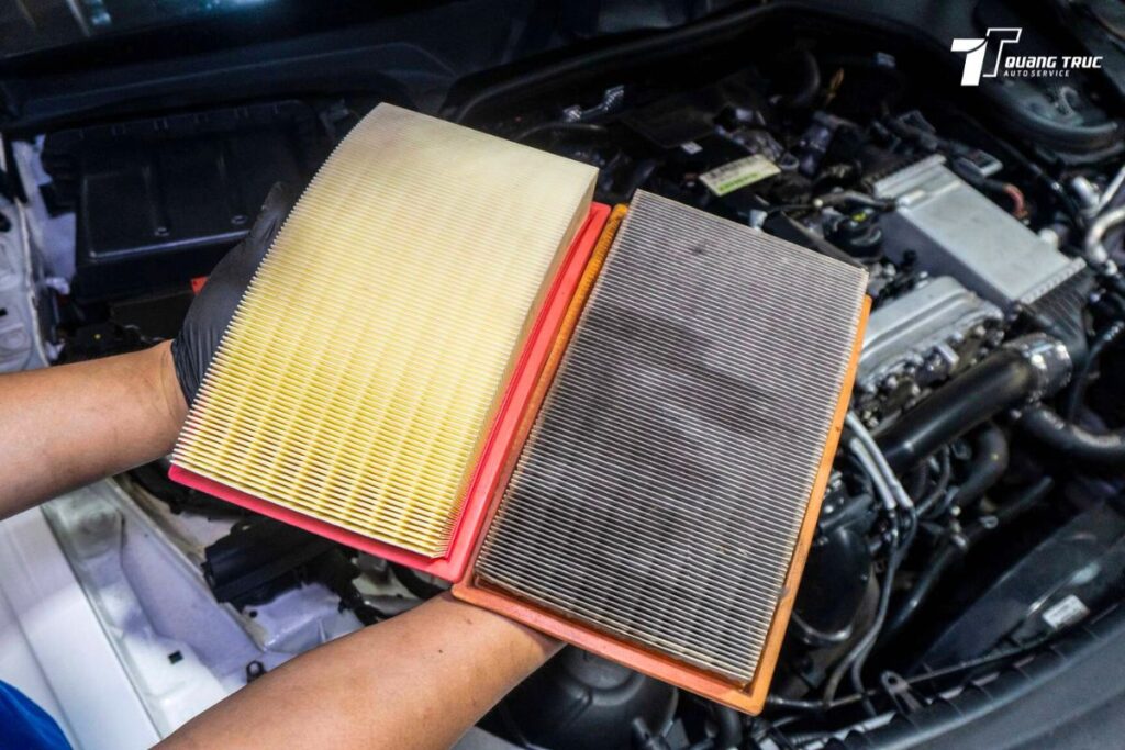Lọc gió động cơ có tác dụng loại bỏ bụi bẩn và các thứ khác trong không khí trước khi đưa vào động cơ. Điều này đảm bảo rằng động cơ hoạt động mượt mà và không bị ảnh hưởng bởi các chất bẩn như cát hoặc bụi.