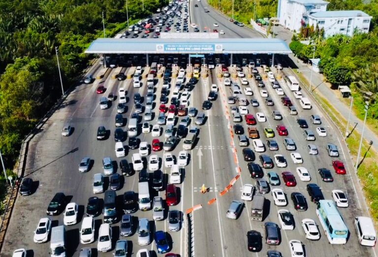 TPHCM, HN áp dụng tiêu chuẩn khí thải ô tô cao hơn từ 2026